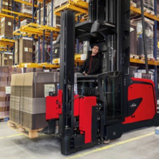 VNA-order_picking-retail-042-1 VNA-order_picking-retail-042-1