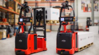 Carrelli elevatori autonomi a marchio Linde Material Handling con tecnologia di comando laser. Carrelli elevatori autonomi a marchio Linde Material Handling con tecnologia di comando laser.